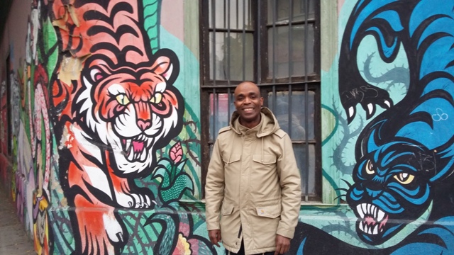 Jean-Michel Carda, director de asociación responsable del festival de graffitti francés Kosmopolite que se reedita en Chile: «Vuestros muralistas son excepcionales»