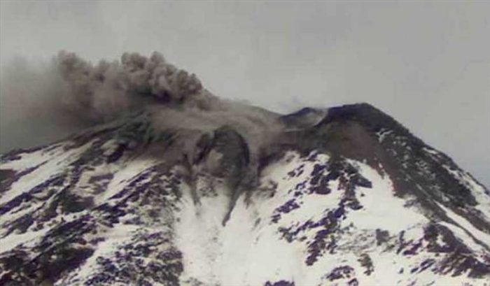 Volcán Nevados de Chillán se encuentra con pulso eruptivo