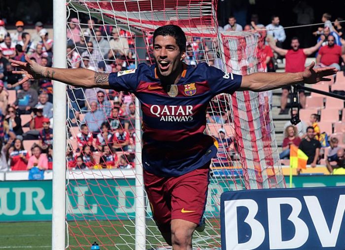 Barcelona derrota al Granada con triplete de Luis Suárez y se consagra campeón de la Liga