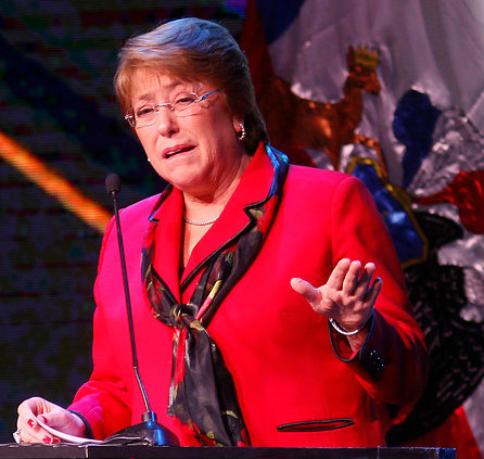 Bachelet interviene en la crisis de Chiloé: pide desbloquear los caminos y retomar el diálogo