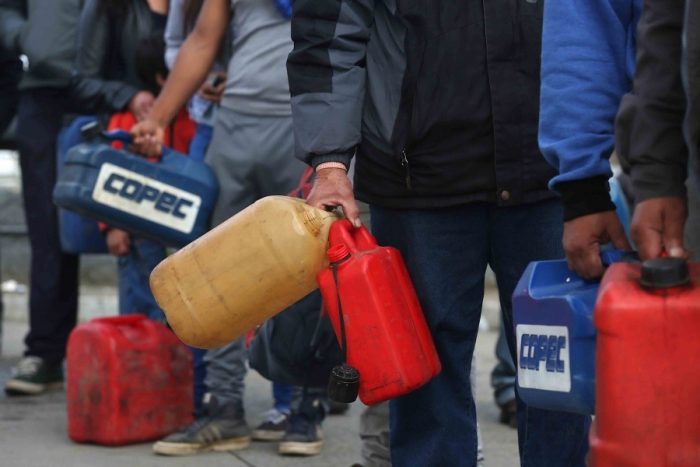 [Fotos] Largas filas para conseguir combustible en Ancud