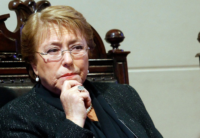 Maten al mensajero: Bachelet anuncia querella contra revista Qué Pasa