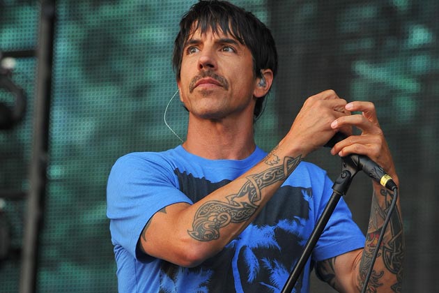 [VIDEO] Hospitalizan al cantante de Red Hot Chili Peppers y cancelan concierto