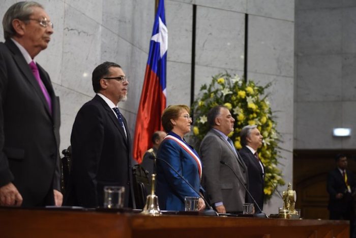 Bachelet reduce ambiciones de su gobierno ante la resistencia del país más conservador y desigual de América Latina