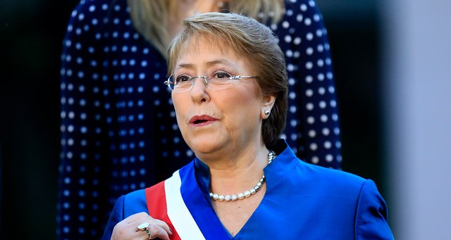 Bachelet sale a predicarle a Sanhattan tras escaso impacto en la agenda por discurso del 21 de mayo