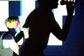 Performance de video y sonido “Adolescent Sex” del artista Francisco Gonzalez en Centro Cultural de España, 26 de mayo
