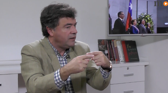 [VIDEO] Esteban Valenzuela: «El centralismo y el neoliberalismo se explican ambos en el poder»
