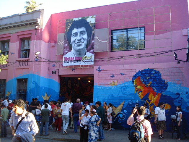 Documental rescata auge y caída del legendario Galpón Víctor Jara
