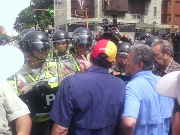 [VIDEO] Capriles y Ramos Allup encabezan protesta anti-Maduro en Venezuela