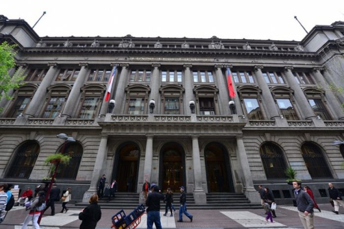 Ebensperger comienza a rugir en Banco de Chile y en un día descabeza la corredora y banca de inversión