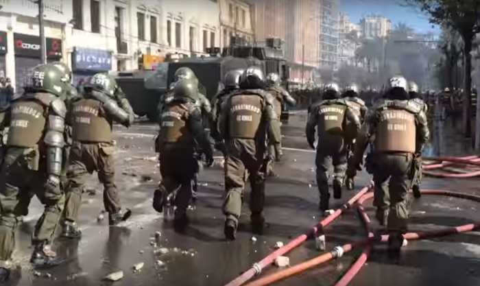 [VIDEO] Arremetida de Carabineros tras manifestaciones del 21 de mayo en Valparaíso