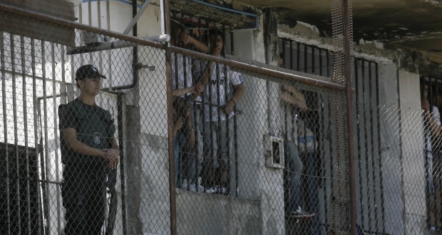 Hacinamiento, maltratos y falta de agua: INDH revela precarias condiciones en cárceles del país