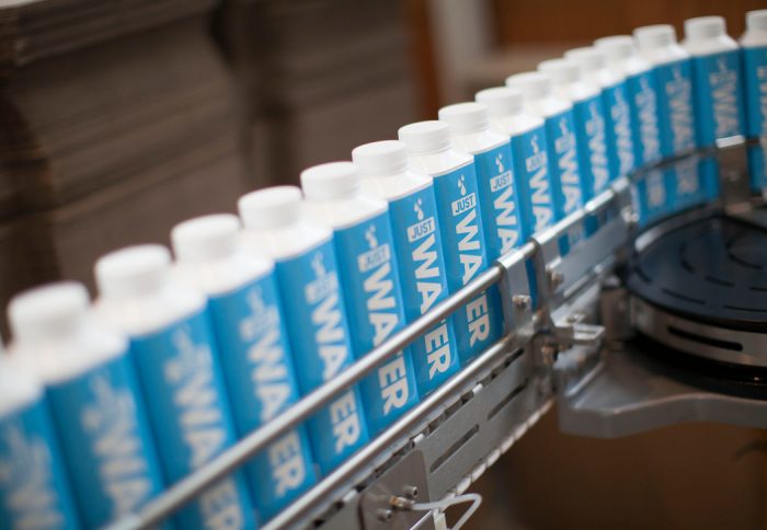 Just Water, la empresa que salva al planeta apostando al papel y no al plástico