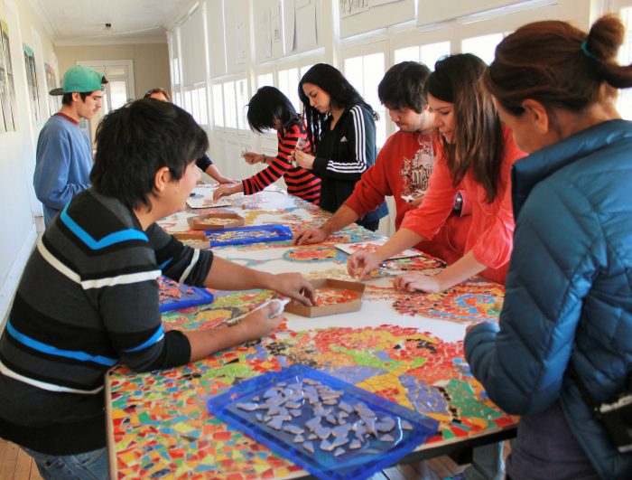 Centro Cultural Gaudí celebra Día del Patrimonio Cultural con elaboración de un gran mosaico comunitario, 29 de mayo