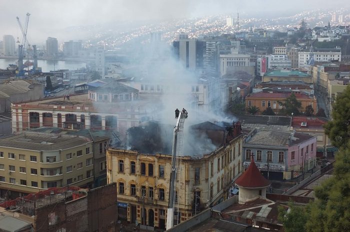 Opinión: Valparaíso es Chile o  cuando la mala gestión del municipio se junta con desarrollo inmobiliario no regulado de barrios históricos