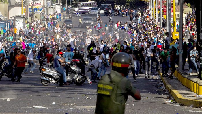 Opositores alertan de que Venezuela está al borde de un estallido social