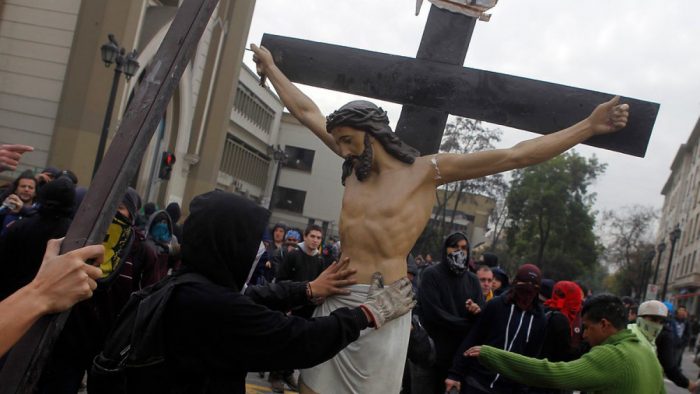 El Cristo roto: una metáfora del Chile actual