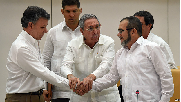 Gobierno y las FARC firman acuerdo de paz para poner fin al conflicto en Colombia