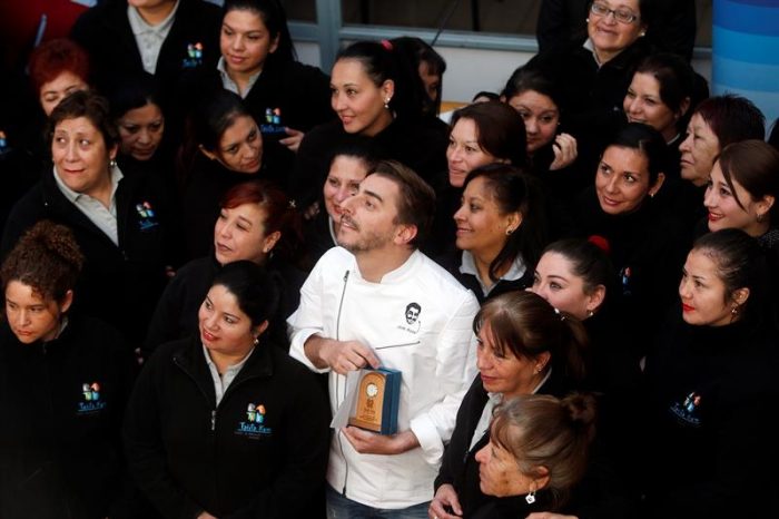 Chef del mejor restaurante del mundo, de visita en Chile, revela sus secretos en cárcel femenina