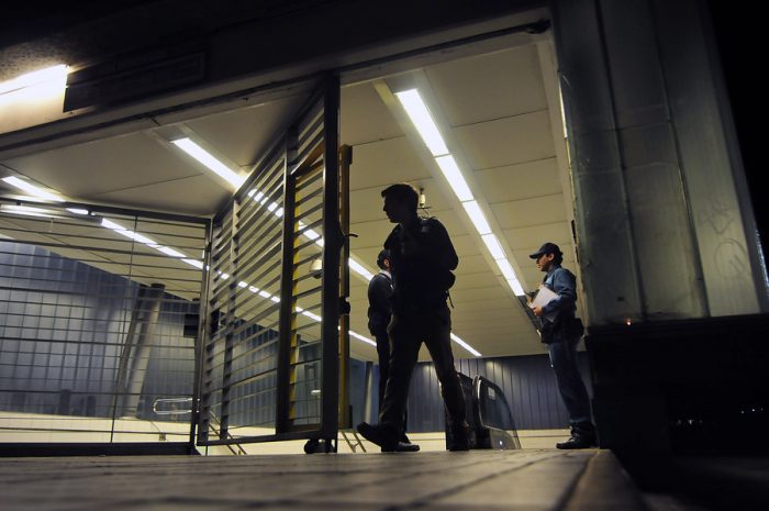 Músico apuñaló a un vigilante del Metro que lo sacó de un tren
