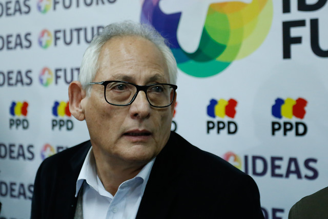 PPD quita el piso a ministro Eyzaguirre y no muestra disconformidad si es reemplazado