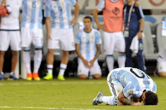 [VIDEO] El otro lado de la vereda: relatores argentinos sufren con una nueva derrota de su selección