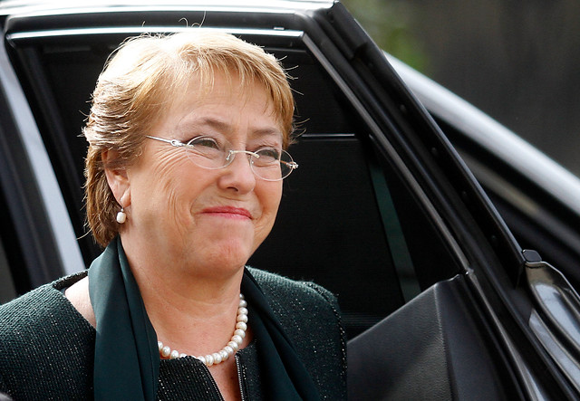 Bachelet se abre a bajar la querella si se reconoce el error de publicar información falsa sobre ella:  «¿Por qué no se me llamó para verificar?»
