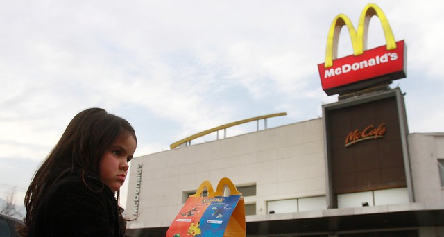 Ministra de Salud advierte a McDonald’s: «La Cajita Feliz pasó a ser un alimento dudoso»