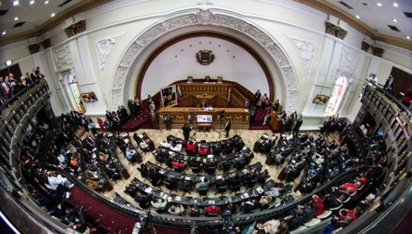 Chavismo amenaza con pedir al Supremo que disuelva el Parlamento