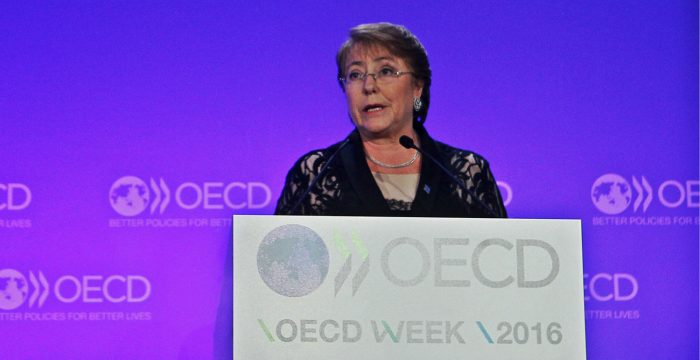 Bachelet furiosa y fuera de control político: preocupación oficialista por error de presentar querella contra Qué Pasa