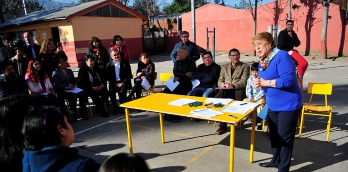 Bachelet llama a votar en las primarias
