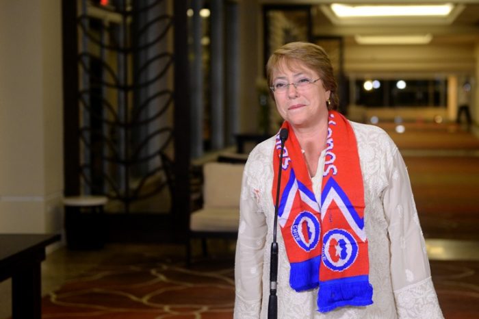 Bachelet anuncia recibimiento en La Moneda para la Roja y dice estar “ronca de tanto gritar”