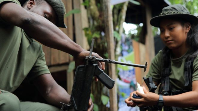 [VIDEO] Así viven guerrilleros de las FARC en un campamento rebelde en Colombia