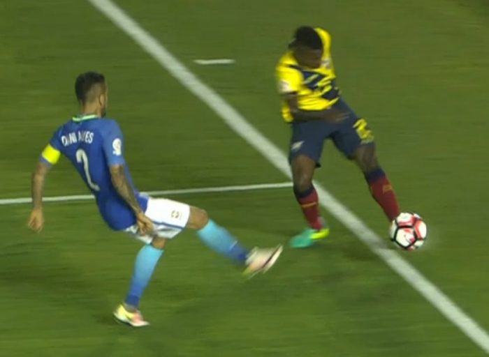 [VIDEO] ¿Bien anulado o cobro mal hecho? El gol que no fue validado en el partido entre Brasil y Ecuador