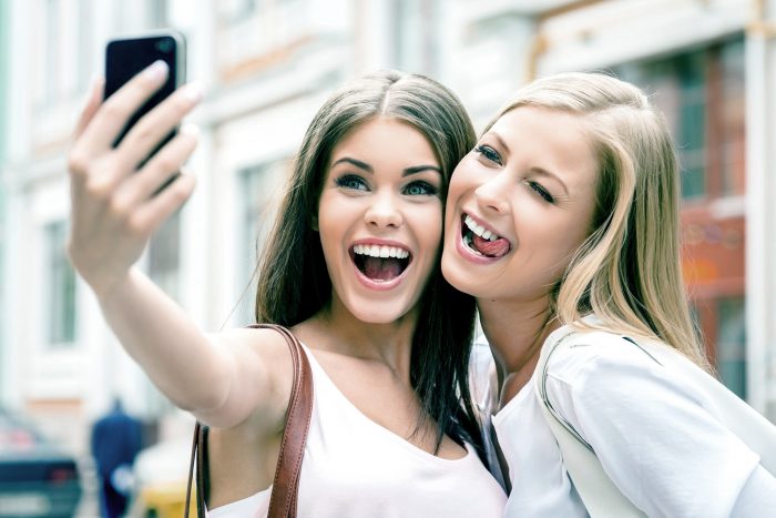 Estudio revela que los adolescentes sienten placer con los «me gusta» de las redes sociales