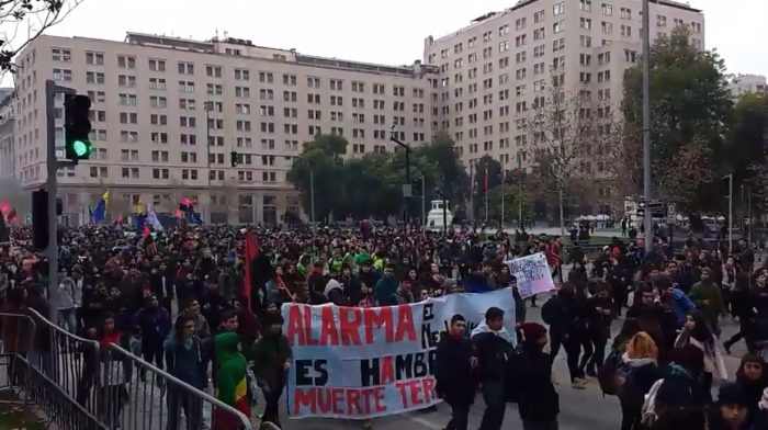 [VIDEO] Porque no todo es violencia y encapuchados: estos son las imágenes que dejó la marcha estudiantil de hoy