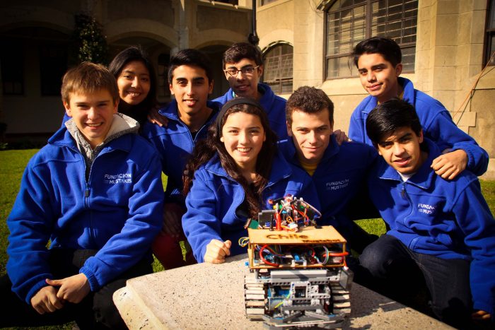 Selección escolar Mustabot afina los circuitos para el campeonato mundial de robótica RoboCup Jr.