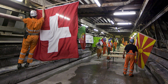 Cómo se construyó el túnel de San Gotardo en Suiza, el más largo del mundo, y sus increíbles cifras