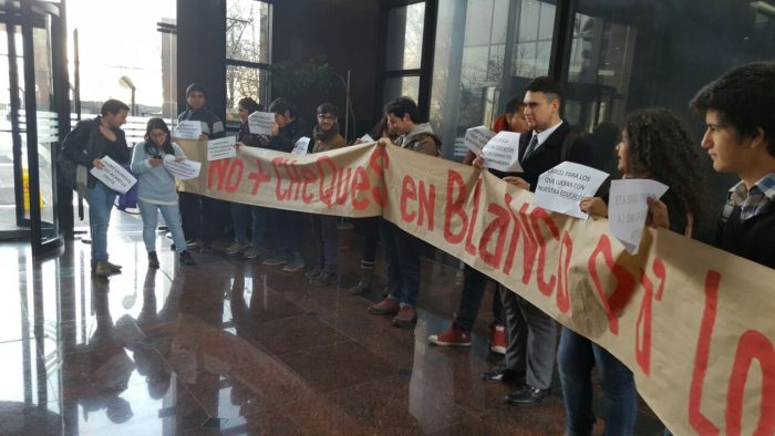 Estudiantes acusan lucro de universidades del grupo Laureate y exigen un trato preferente del Estado con universidades públicas