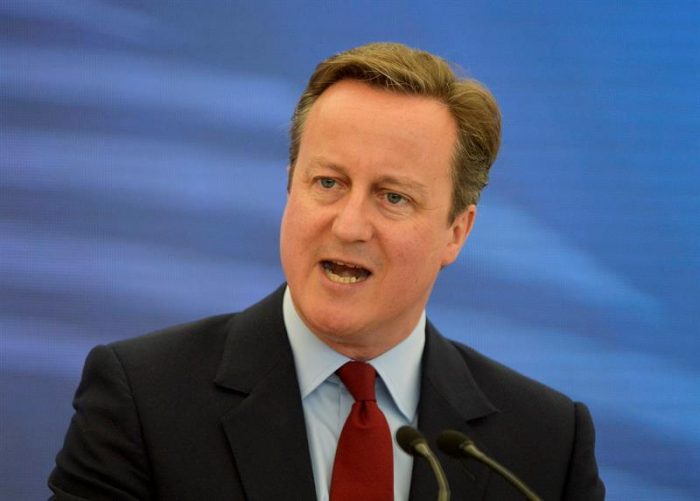 Cameron presenta hoy su renuncia a Isabel II y cede el gobierno a May