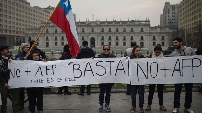 Chile, la cuna de las AFP, se rebela contra un invento que se extendió por toda América Latina