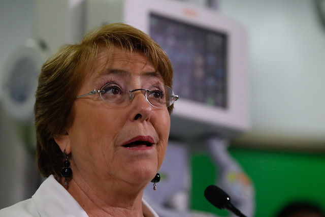 Adimark: Bachelet baja dos puntos de aprobación en junio y marca «un inédito 22 por ciento»