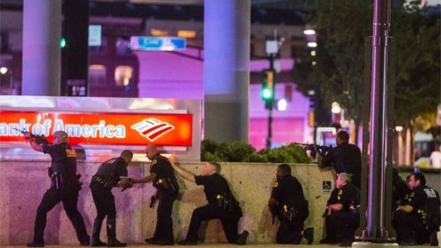 [En fotos] caos en Dallas luego de que hombres armados mataran a cinco policías en una manifestación pacífica