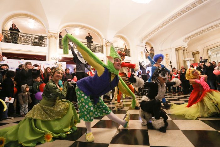 Con carnaval y magia del ilusionista Jean Paul Olhaberry partió Famfest 2016