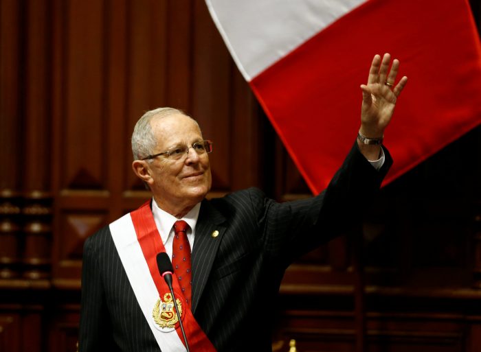 Perú invierte los papeles con Chile -quien fuera su modelo- al asumir Kuczynski