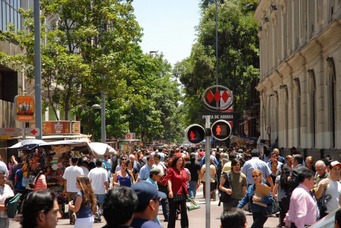 Aumentó la confianza de los consumidores en Gran Santiago, pero expectativas sobre situación económica para el próximo año se deterioran