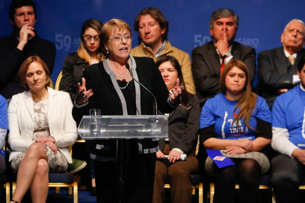 Bachelet pide unidad a la Nueva Mayoría para “enfrentar las exigencias de una ciudadanía que ha cambiado y que nos exige más”