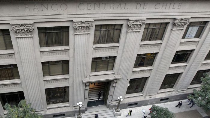 Banco Central mantiene tasa de interés en mínimo y se juega por un nuevo impulso para enfrentar la pandemia