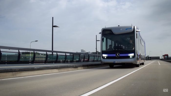 [VIDEO] ¿Se imagina el Transantiago sin chofer? Este es el nuevo bus autónomo de Mercedes Benz