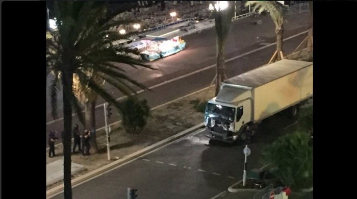 [VIDEO] Atentado en Niza: al menos 30 muertos deja el atropello de un camión a una multitud